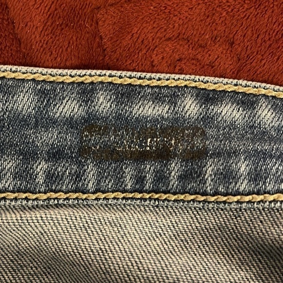 Judy Blue Women's Size 15/32 Straight Fit Distressed Medium Wash Raw Hem Jeans - Picture 12 of 14
